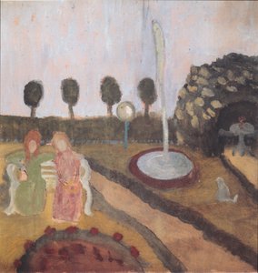 Twee vrouwen in de tuin met fontein